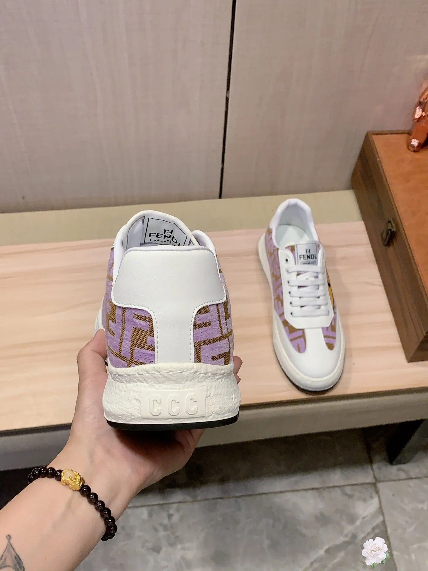 Men's men's shoes 💰420💰💰🎩🎩[Lightning][Lightning] "FENDI*" The latest and most popular casual shoes, top brand [Seduce] luxury ~ purchasing agent, top quality ~. [Strong] The upper is made of imported breathable cowhide with fabric material ➕ Breathable sheepskin feet (•) and fine workmanship. The original stylish and stylish soft rubber wear-resistant and non-slip outsole is light and comfortable on the feet. The real thing looks better when photographed in person. No. 122: code: 38-44, 5️⃣ colors selected